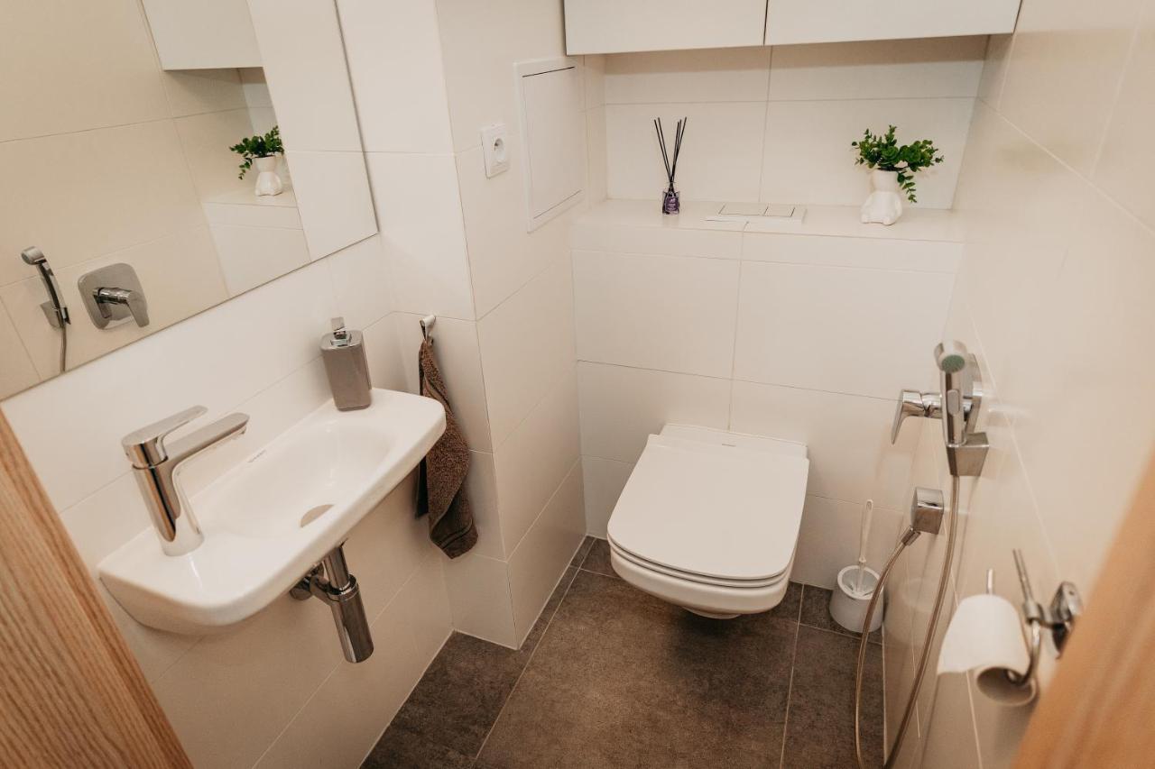 Old Town City Center Apartment 2 - Private Parking Included Košice Exterior foto